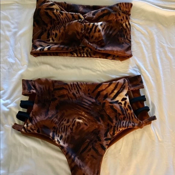 High waisted animal print - Picture 1 of 3